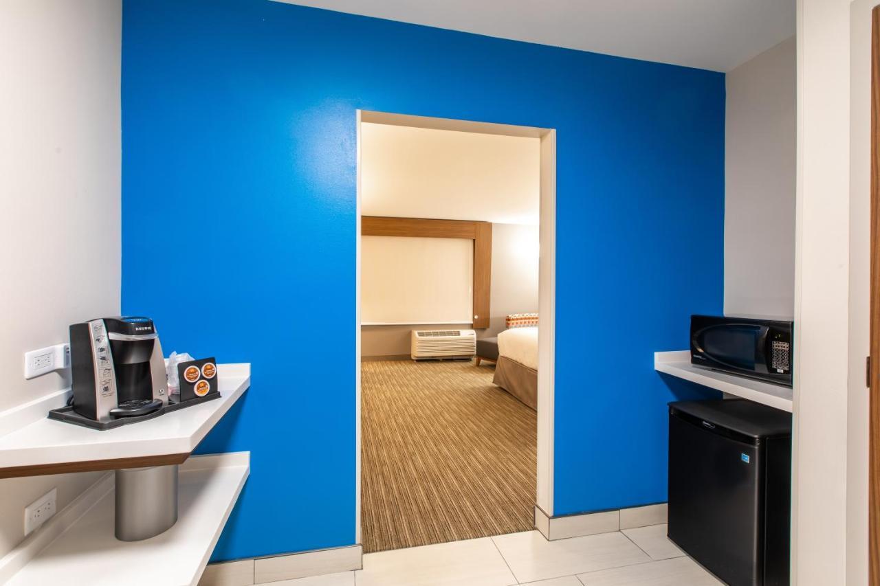 Holiday Inn Express & Suites Greenville S - Piedmont By Ihg Bagian luar foto
