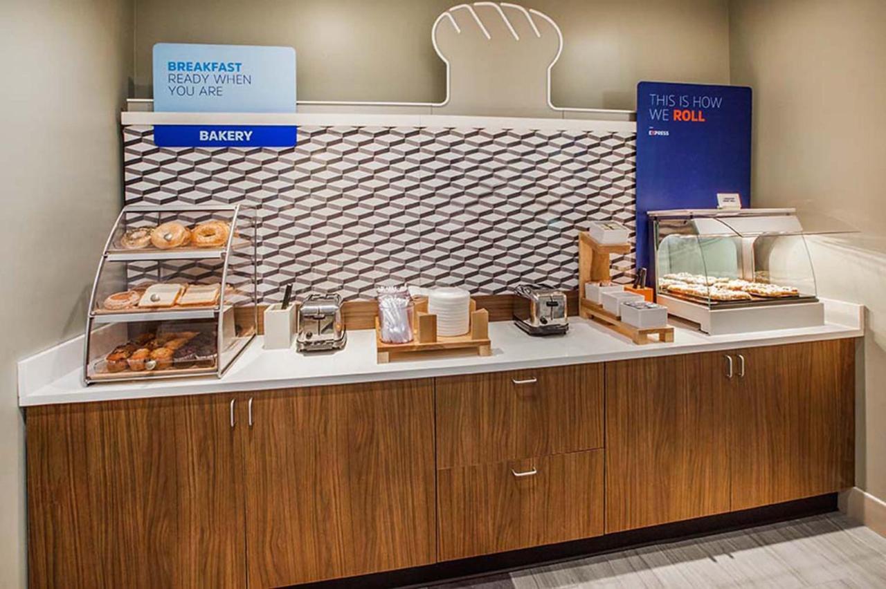 Holiday Inn Express & Suites Greenville S - Piedmont By Ihg Bagian luar foto